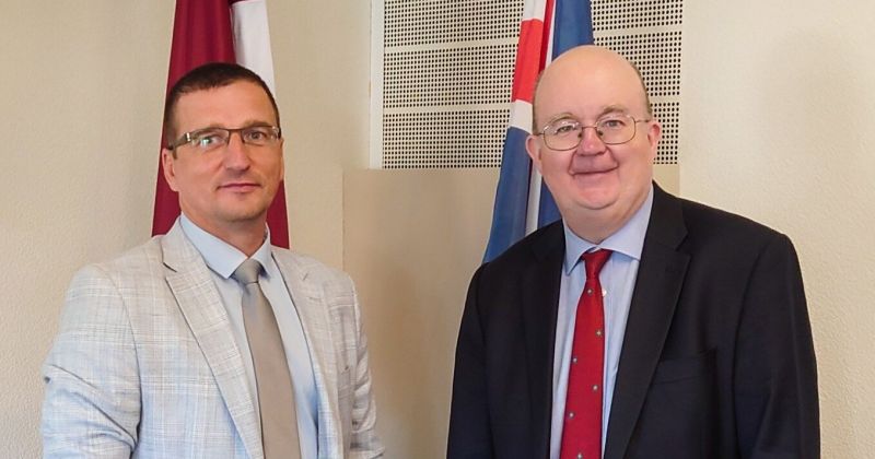 Jēkabpilī viesojas Lielbritānijas vēstnieks Latvijā