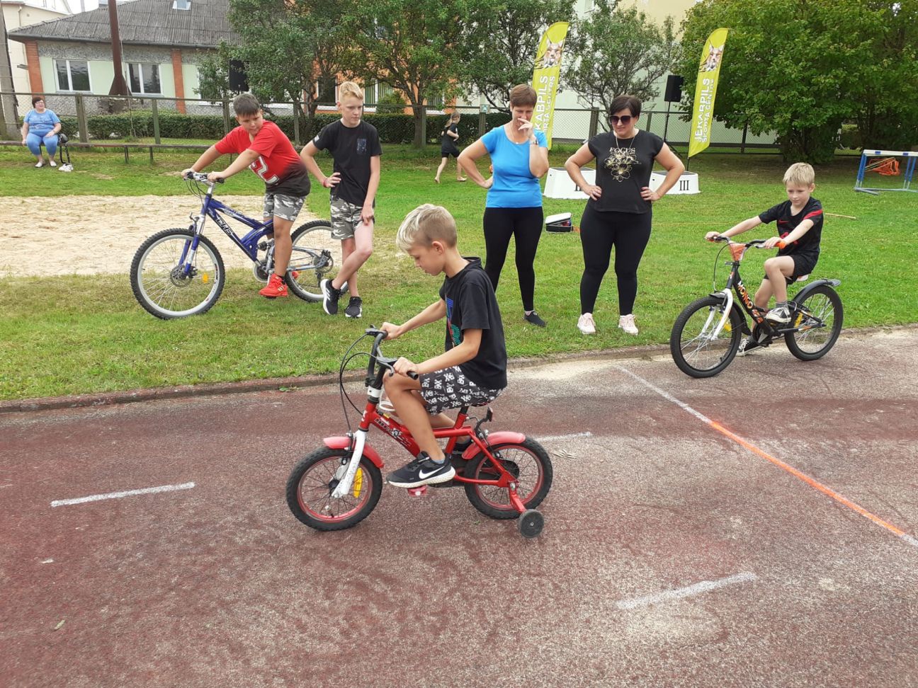 Mežārē aizvadīta Sporta diena