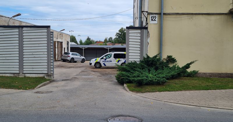 Jēkabpilī apzagts un izdemolēts tirdzniecības furgons