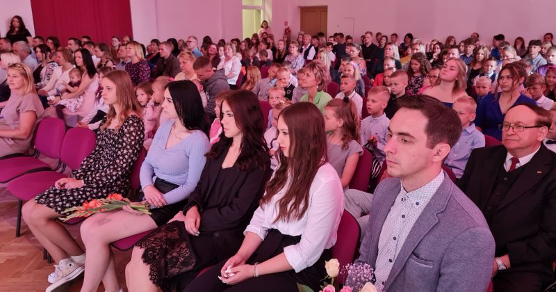 Zasā jauno mācību gadu uzsāk ar cerību saglabāt vidusskolu