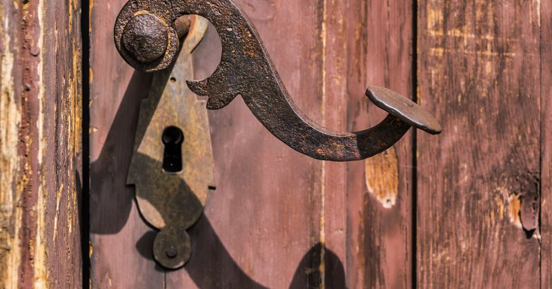 Jēkabpils Vēstures muzejs meklē vecas koka durvis