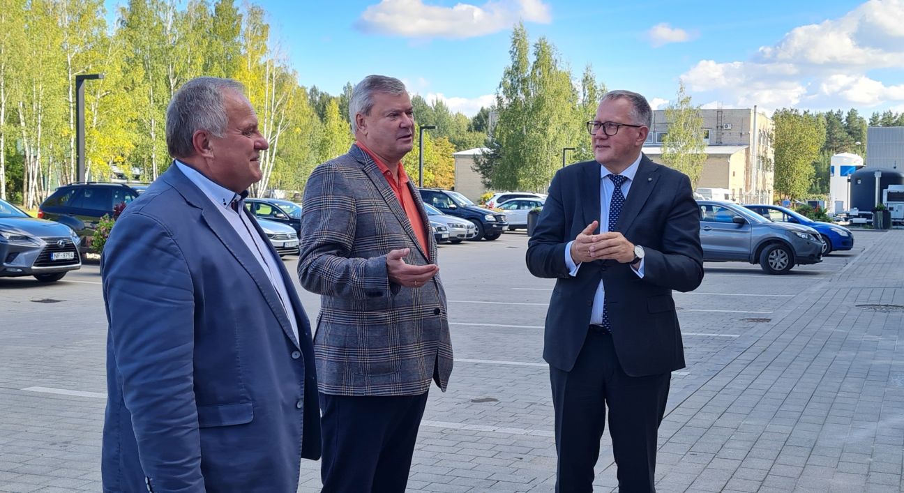 Finanšu ministrs vizītē Līvānos pārrunā eksportētāju atbalsta iespējas