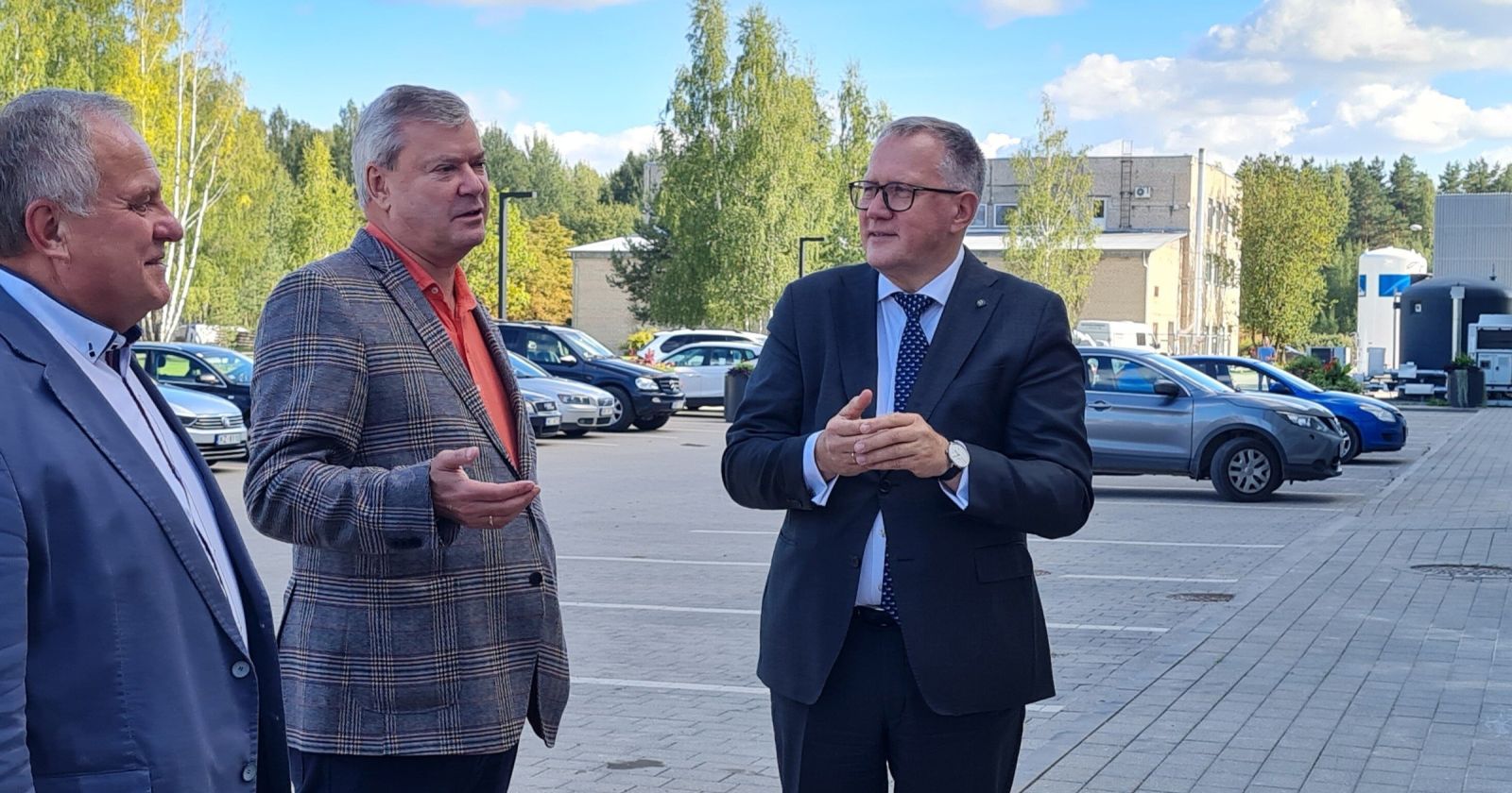 Finan&scaron;u ministrs vizītē Līvānos pārrunā eksportētāju atbalsta iespējas