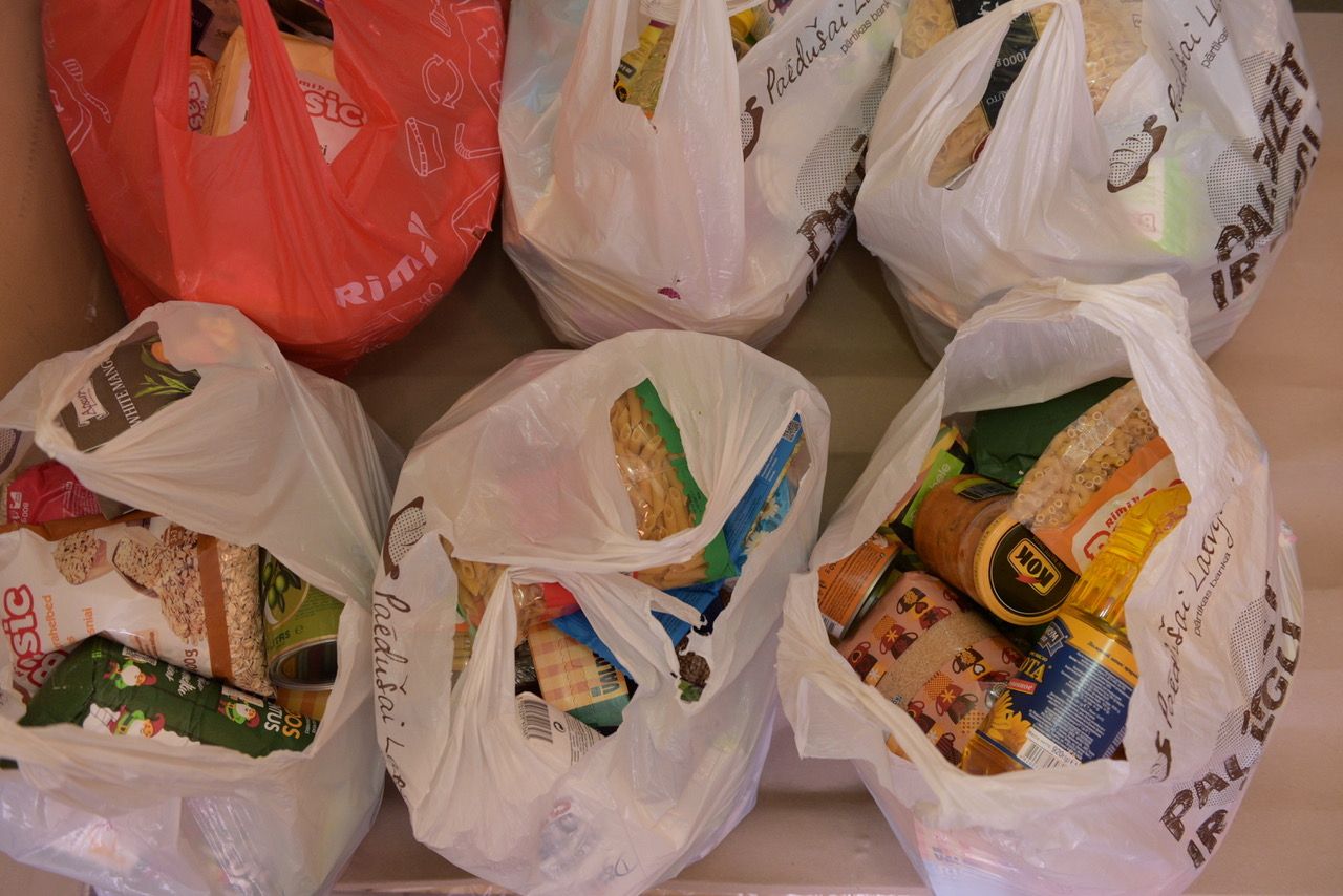 Biedrība “Ausma” ik dienu ar “Rimi” ziedoto pārtiku palīdz teju 50 ģimenēm