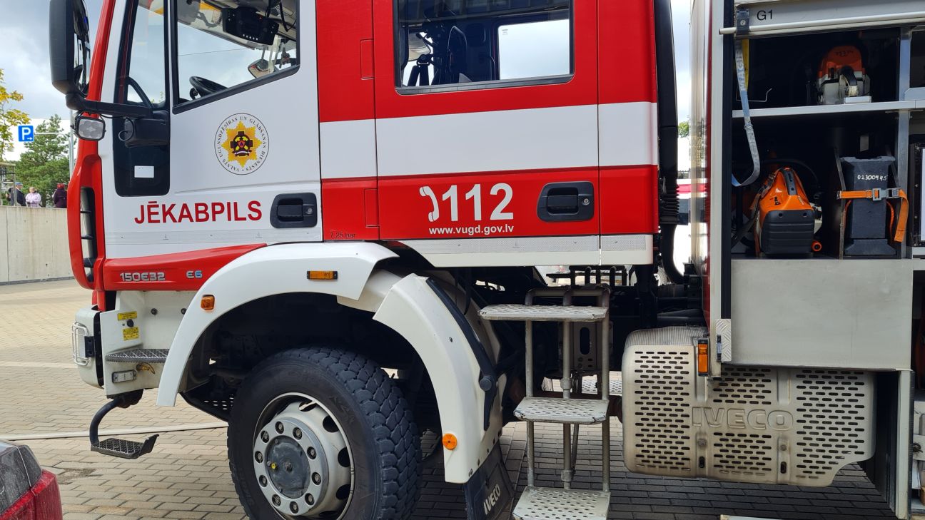 Jēkabpils novadā diennakts laikā divi ugunsgrēki automašīnās