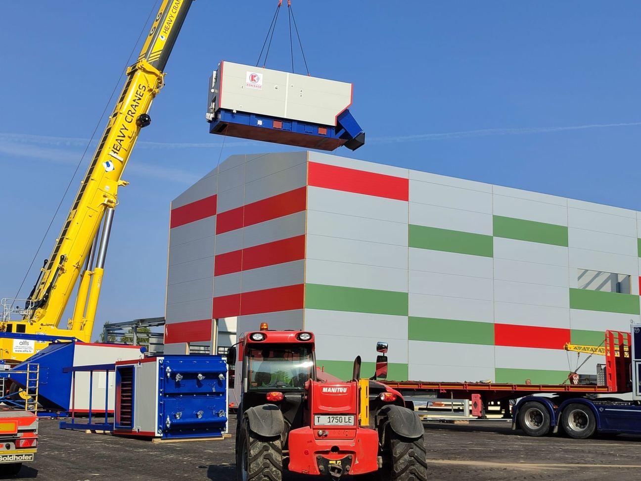 Topošajā Tvaika ielas katlu mājā atvests jaunais apkures katls