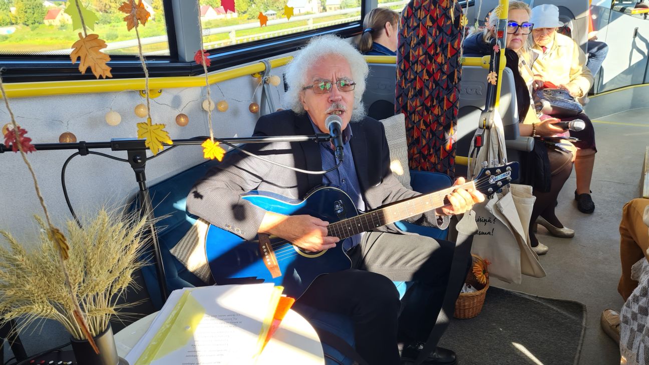 Jēkabpilī kursē Dzejas busiņš