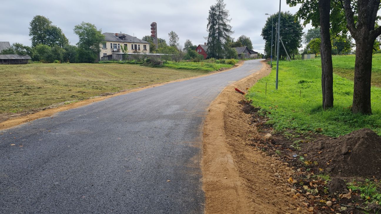 Viesītē uzliets asfalts Kaļķu ielas posmā