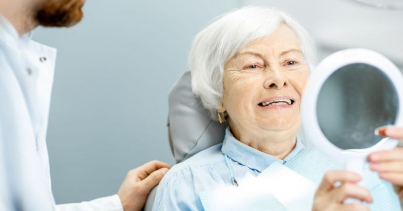 Zobu implanti senioriem: risinājumi un ietekme