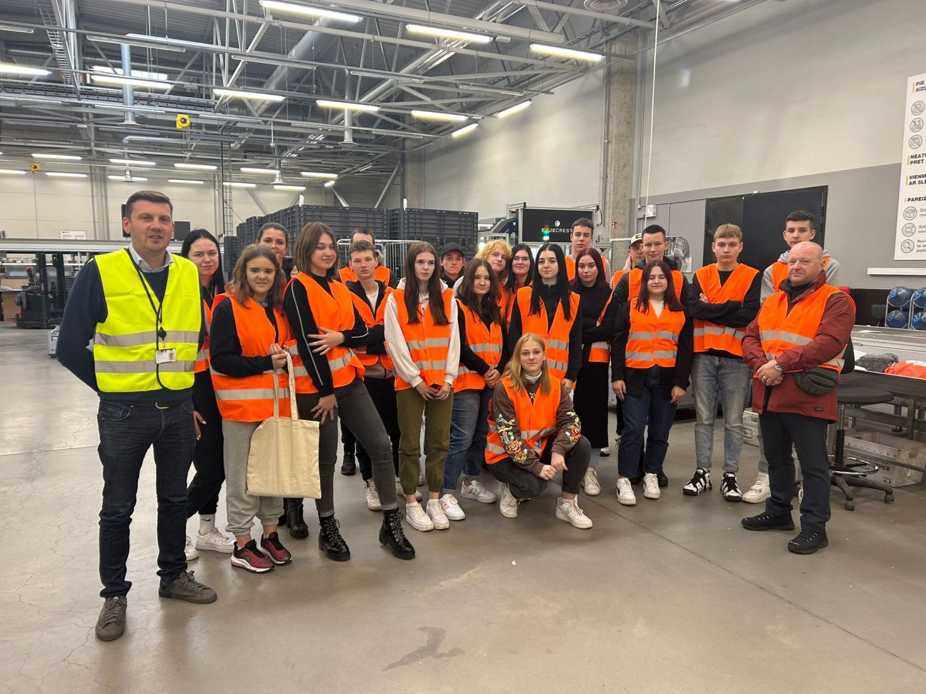 Jēkabpils Agrobiznesa koledžas audzēkņi viesojas uzņēmumā “Latvijas Pasts”