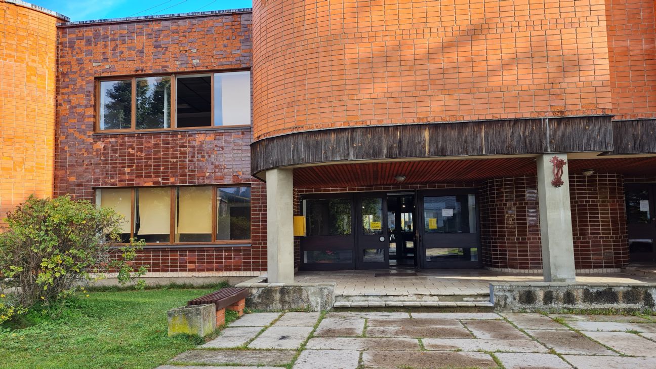 Viesnīcas “Daugavkrasti” ēkā izcēlies ugunsgrēks