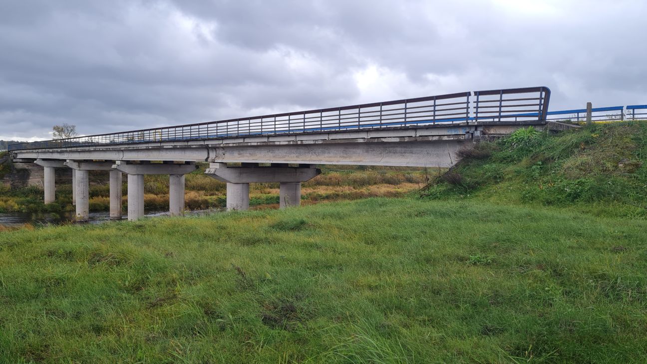 Iedzīvotāji bažījas par Sakas salas tilta drošību