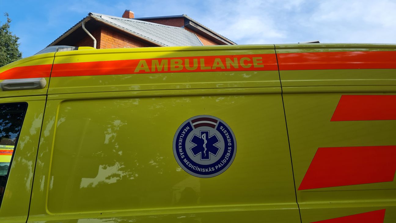 Rites pagastā avarē automašīna – viens cietušais