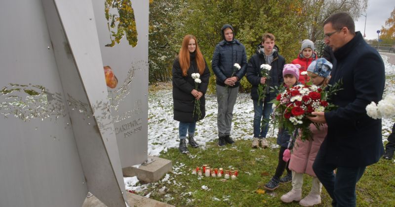 Ar piemiņas brīdi piemin Itas Kozakevičas nāves 33.gadadienu
