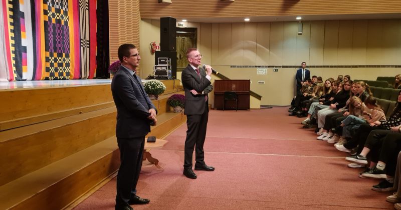 Valsts prezidents Edgars Rinkēvičs tiekas ar iedzīvotājiem Viesītē