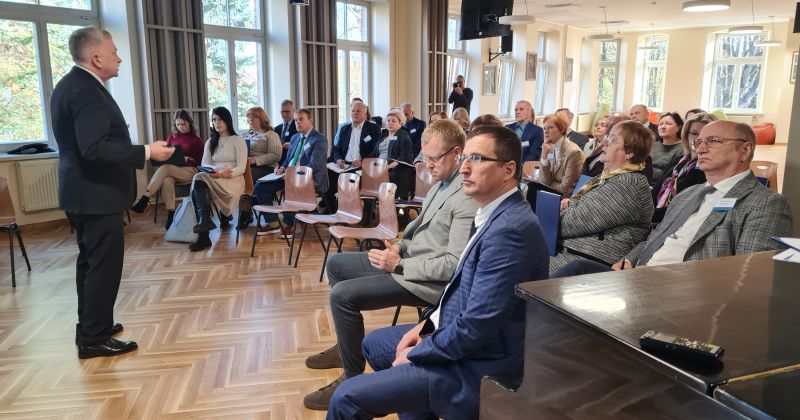 Diskusijās meklē risinājumus pedagogu trūkuma problēmai