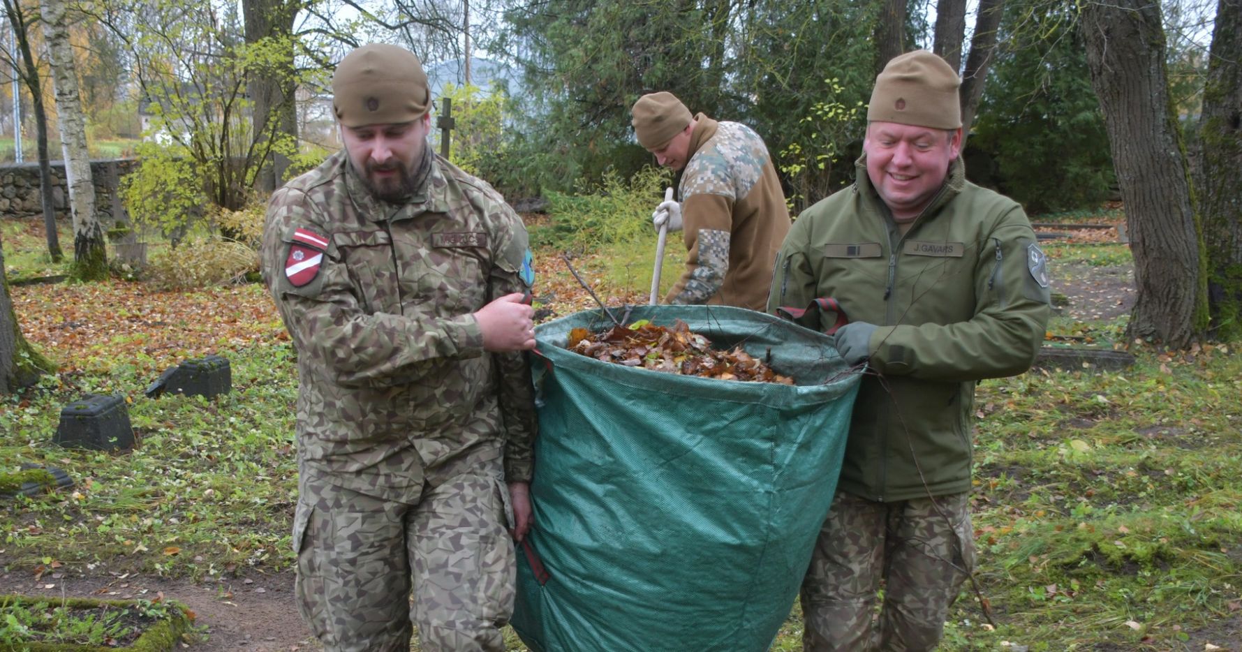 Zemessargi sakopj Kapeles kapus Jēkabpilī