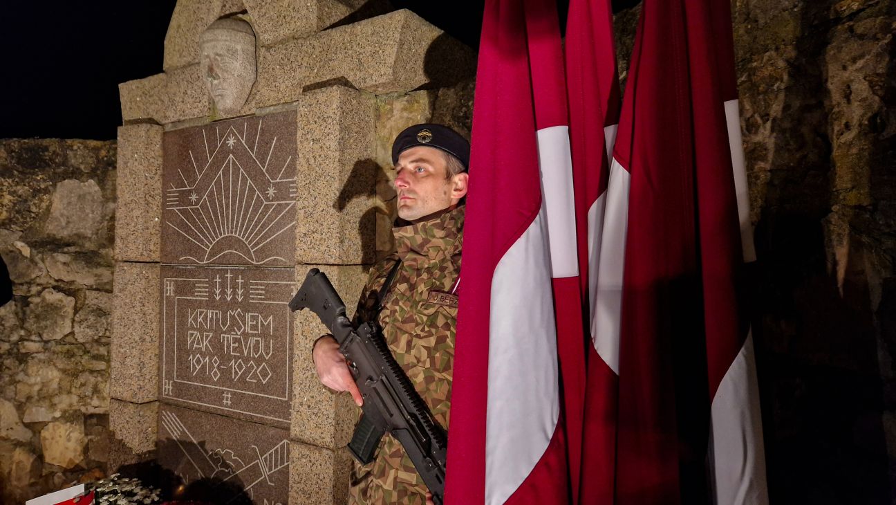 Jēkabpilī Lāčplēša dienā lāpu gājienā dodas vēsturiski lielākais dalībnieku skaits