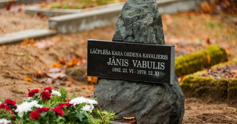 Atklāj Lāčplē&scaron;a Kara ordeņa kavaliera Jāņa Vabuļa piemiņas akmeni