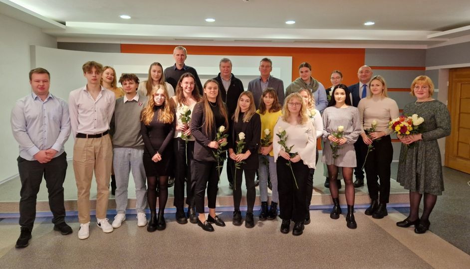 Pasniegtas stipendijas Līvānu novada jauniešu studijām augstskolās