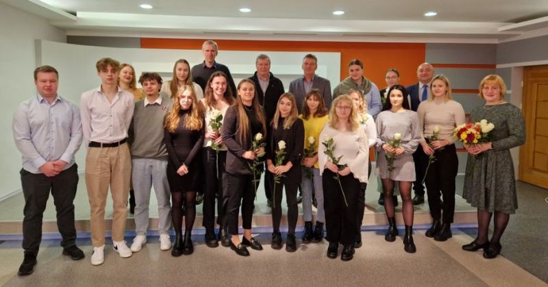 Pasniegtas stipendijas Līvānu novada jaunie&scaron;u studijām augstskolās