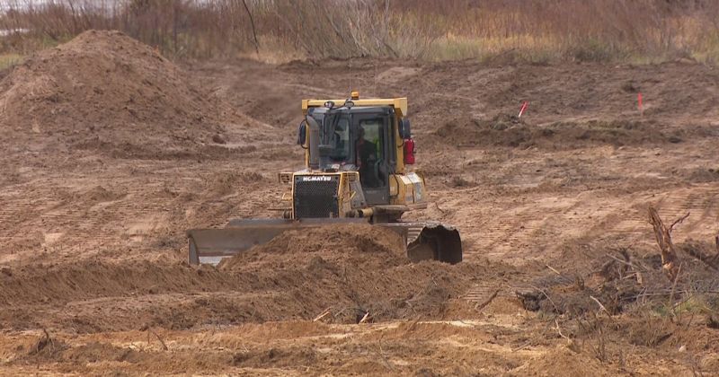 Jēkabpilī turpinās Daugavas aizsargdambja būvdarbi