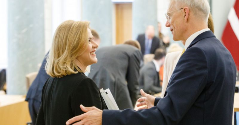 Kariņ&scaron; mudina arī premjeri Siliņu izmantot privātos lidojumus