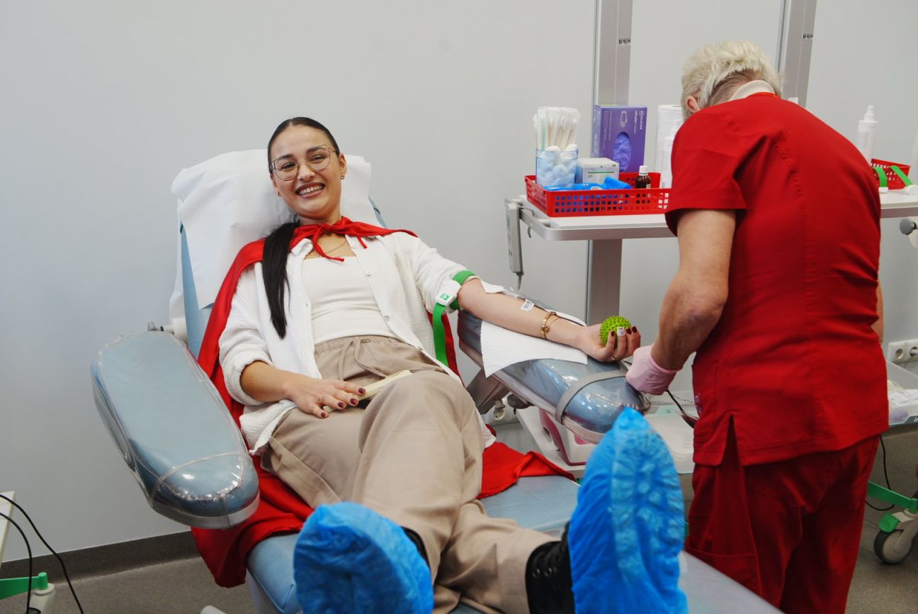 Valsts asinsdonoru centrs aicina jauniešus kļūt par supervaroņiem un ziedot asinis