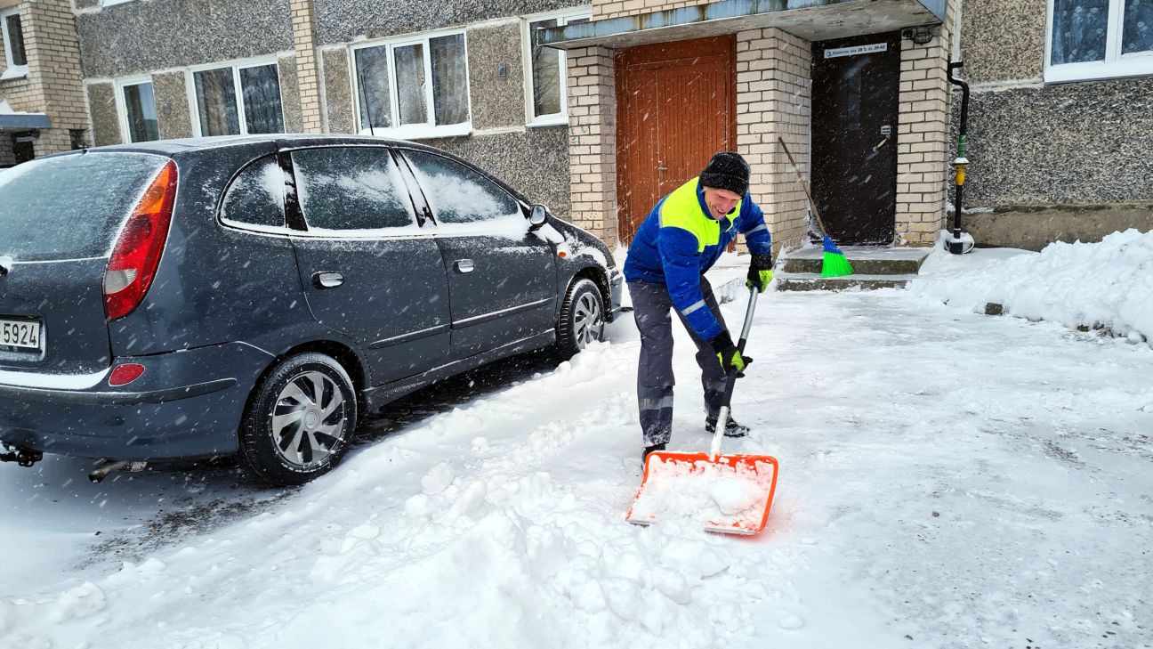 Jēkabpilī izveidojusies astoņu centimetru bieza sniega sega