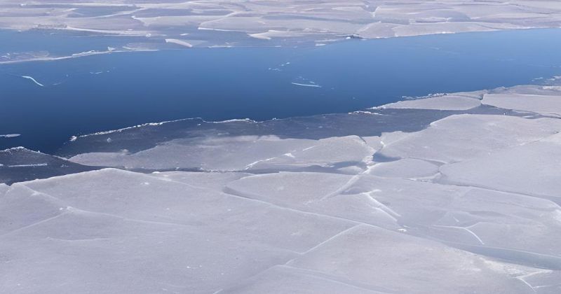 Iedzīvotāji aicināti nekāpt uz trauslā ledus