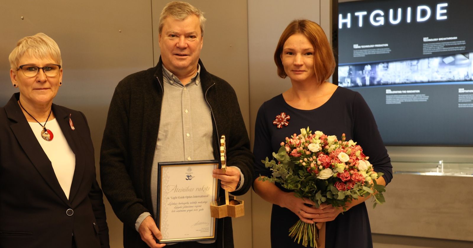 VID Nodokļu maksātāju gada balvu 2022 saņem SIA "Light Guide Optics International"