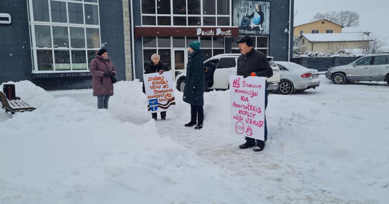 Līvānos notiek pikets pret Stambulas konvenciju