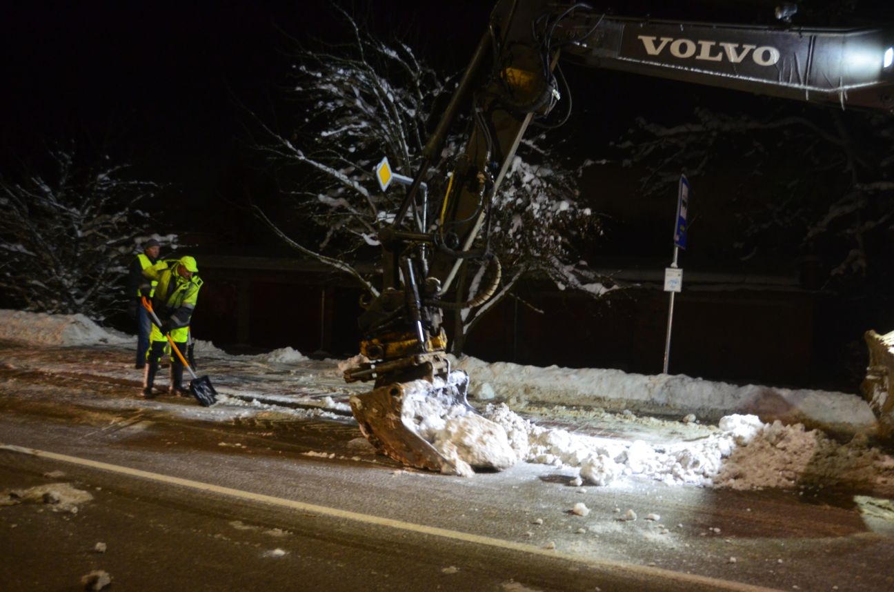 Naktī uz 7.decembri lūgums neatstāt auto Ražas ielas posmā