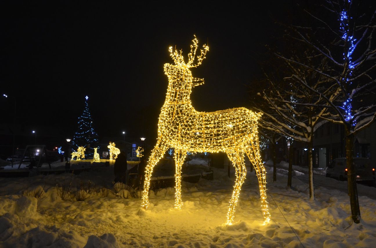 Jēkabpilī uzstādīta daļa Ziemassvētku dekoru