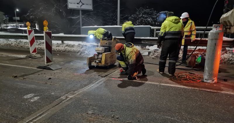 Jēkabpilī remontē &scaron;uvi tiltam pār Daugavu