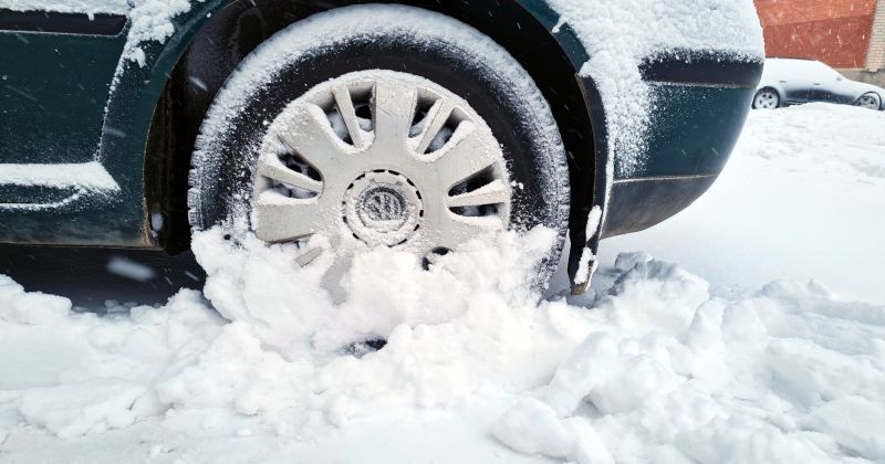 Ceļu uzturētāji aicina jēkabpilie&scaron;us neatstāt automa&scaron;īnas ielu malās