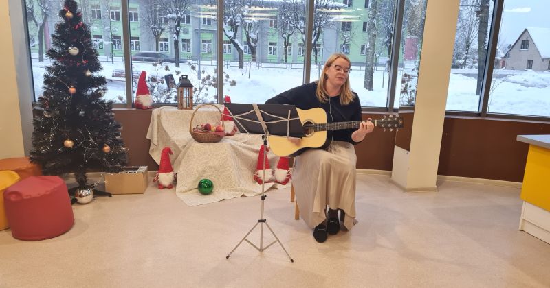 Līvānu bibliotēkas dziedo&scaron;ie lasītāji sniedz Ziemassvētku koncertu