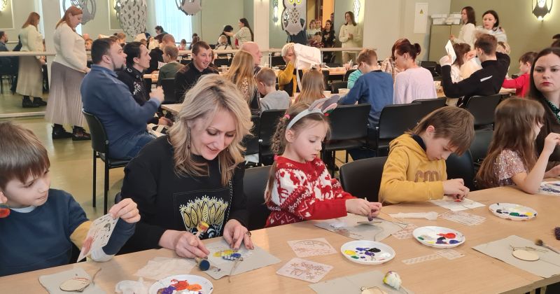 Jēkabpilī Ziemassvētku pasākumā saliedējas ukraiņu un latvie&scaron;u ģimenes