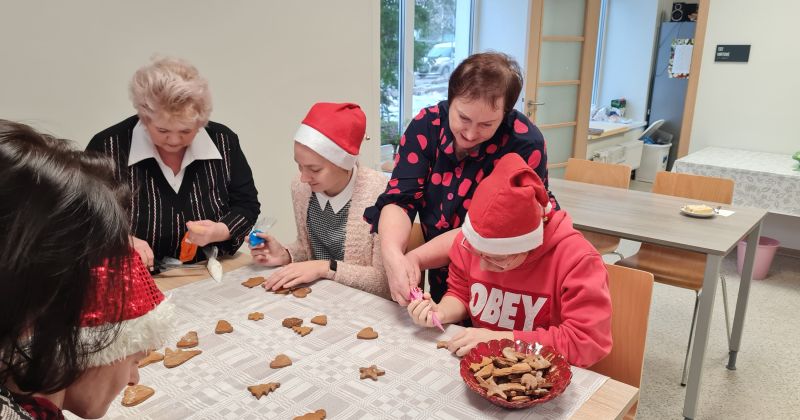 Dienas aprūpes centrā &ldquo;Rosme&rdquo; cep piparkūkas
