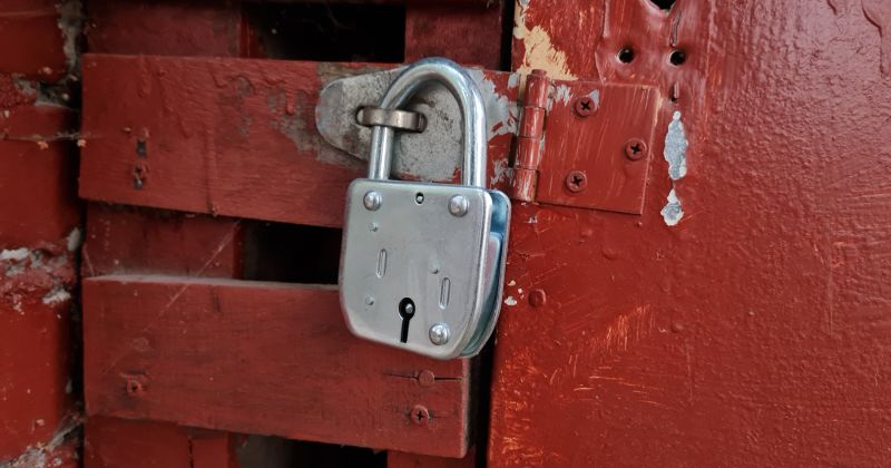 Jēkabpilī no &scaron;ķūņa nozagti darba instrumenti