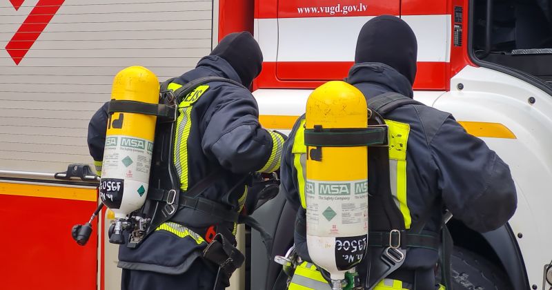 Elk&scaron;ņu pagastā ugunsgrēkā &ndash; viens cietu&scaron;ais