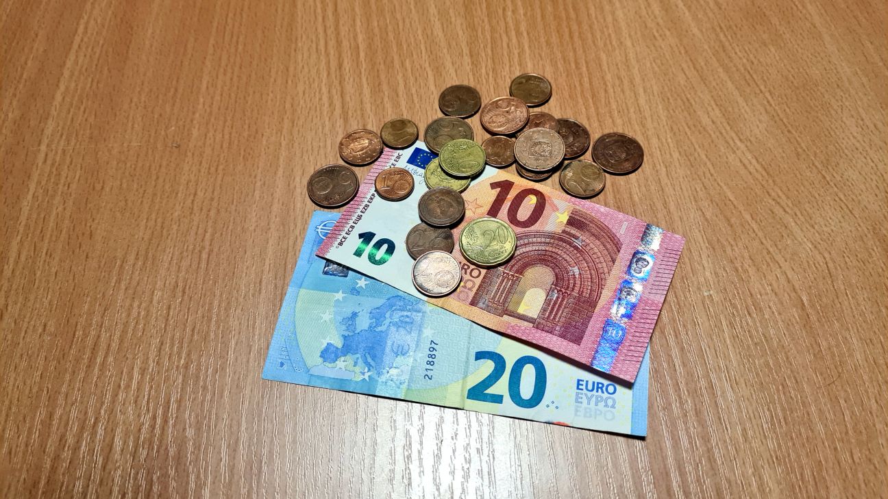 Eiro Latvijā – jau 10 gadus; iedzīvotāju vairākumu valūta apmierina