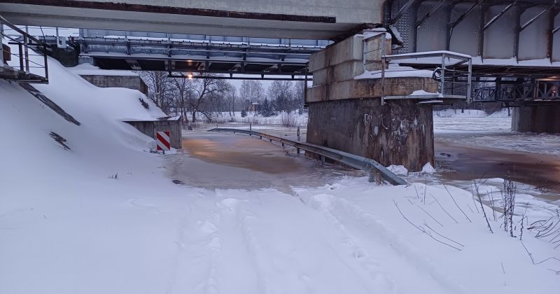 Pļaviņās uz applū&scaron;anas robežas ir viena privātmāja