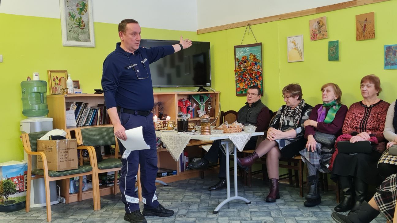 Likumsargi Jēkabpils senioriem stāsta, kā sevi pasargāt no zagļiem un krāpniekiem