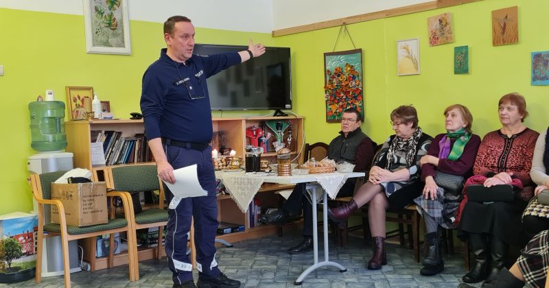 Likumsargi Jēkabpils senioriem stāsta, kā sevi pasargāt no zagļiem un krāpniekiem