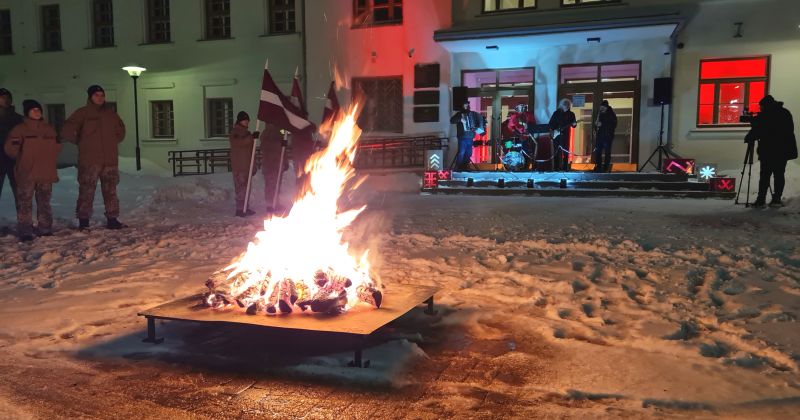 Jēkabpilie&scaron;i pie atmiņu ugunskura atceras barikādes