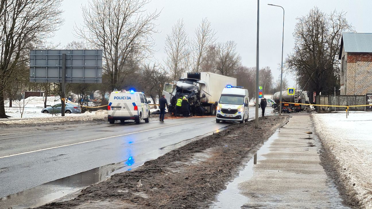 Jēkabpilī divu smago mašīnu sadursmē gājis bojā viens cilvēks