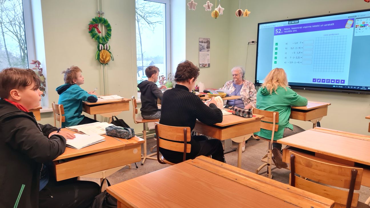 Izglītības un zinātnes ministrija pašvaldības “pamet zem vilciena”