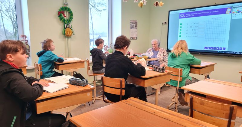 Izglītības un zinātnes ministrija pa&scaron;valdības &ldquo;pamet zem vilciena&rdquo;