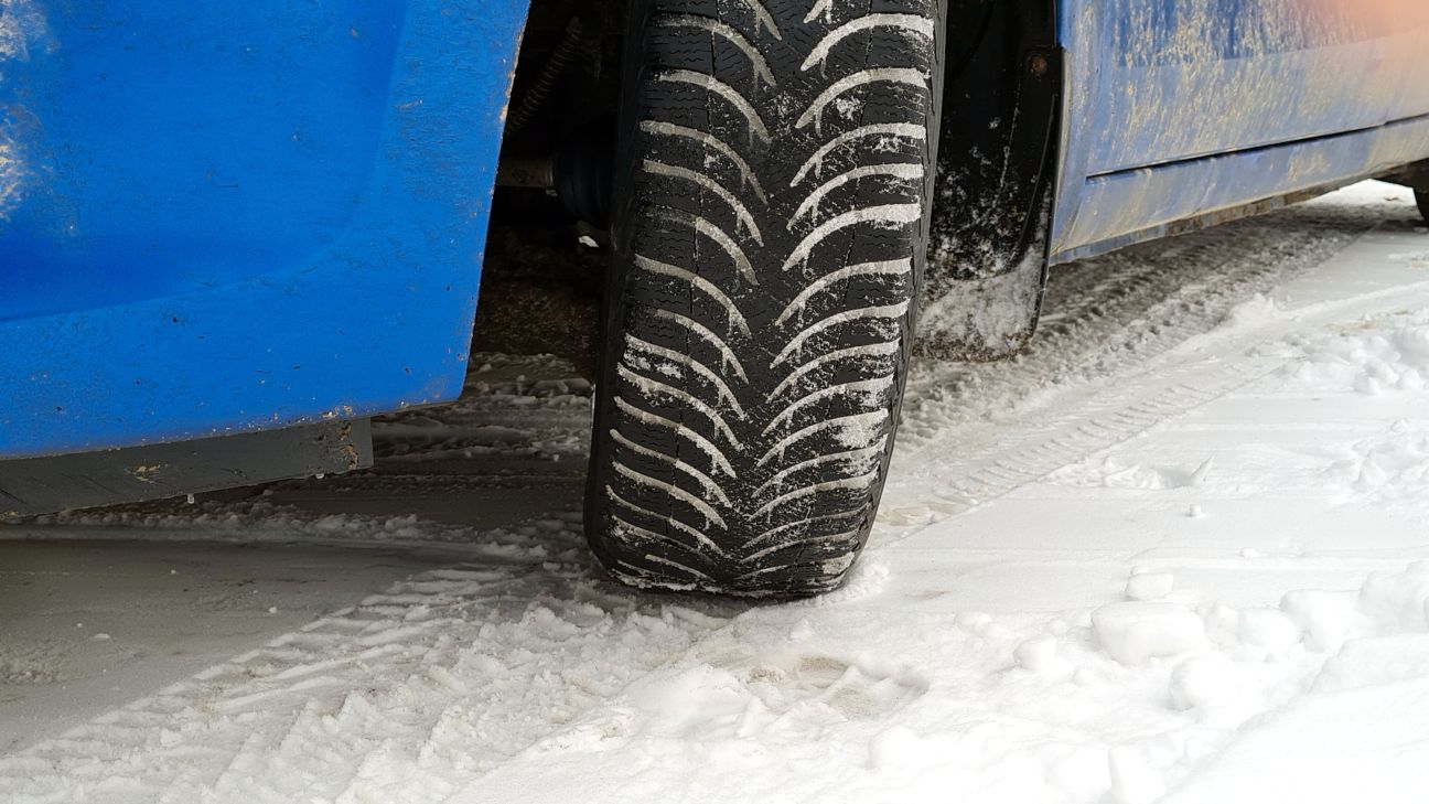 Jēkabpilī sabojāta automašīna, Ābeļu pagastā nozagti elektrības vadi